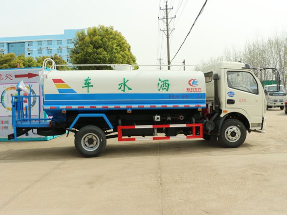 多(duō)利卡9噸灑水車(chē)